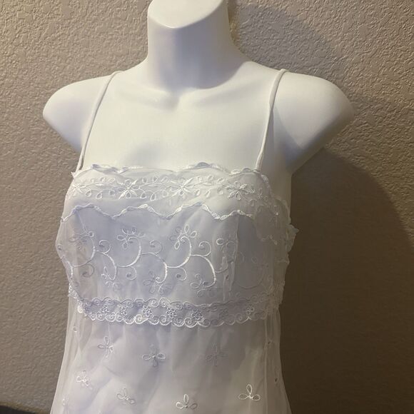Victoria’s Secret Bridal Eyelet Lace Lingerie Slip Gown Chemise Medium Sheer - Picture 2 of 6